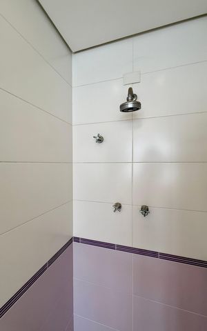 Casa à venda com 491m², 4 quartos e 6 vagas Casa à venda com 491m², 4 quartos e 6 vagasBanheiro Suíte 2