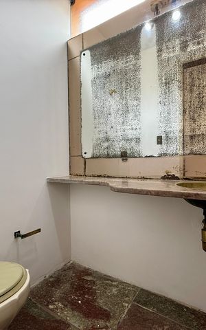 Casa à venda com 491m², 4 quartos e 6 vagas Casa à venda com 491m², 4 quartos e 6 vagasLavabo