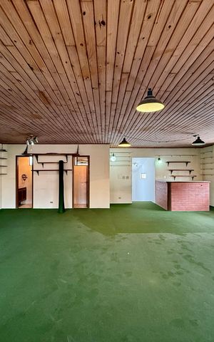 Casa à venda com 491m², 4 quartos e 6 vagas Casa à venda com 491m², 4 quartos e 6 vagasSalão Superior