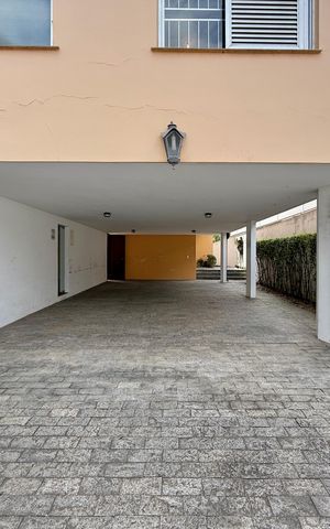 Casa à venda com 491m², 4 quartos e 6 vagas Casa à venda com 491m², 4 quartos e 6 vagasGaragem