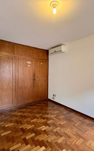 Casa à venda com 491m², 4 quartos e 6 vagas Casa à venda com 491m², 4 quartos e 6 vagasQuarto 2