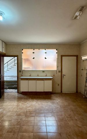 Casa à venda com 491m², 4 quartos e 6 vagas Casa à venda com 491m², 4 quartos e 6 vagasCozinha