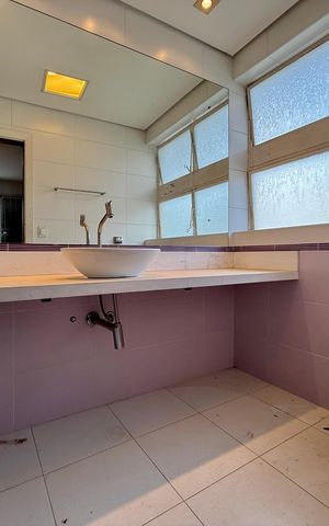 Casa à venda com 491m², 4 quartos e 6 vagas Casa à venda com 491m², 4 quartos e 6 vagasBanheiro Suíte 2