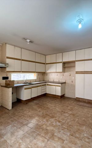 Casa à venda com 491m², 4 quartos e 6 vagas Casa à venda com 491m², 4 quartos e 6 vagasCozinha