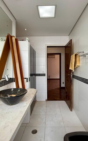 Casa à venda com 491m², 4 quartos e 6 vagas Casa à venda com 491m², 4 quartos e 6 vagasBanheiro Social