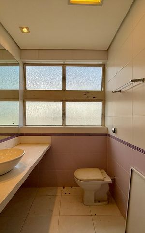 Casa à venda com 491m², 4 quartos e 6 vagas Casa à venda com 491m², 4 quartos e 6 vagasBanheiro Suíte 2