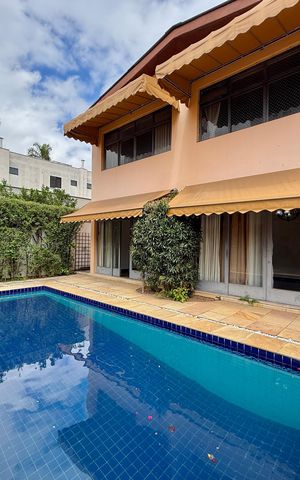 Casa à venda com 491m², 4 quartos e 6 vagas Casa à venda com 491m², 4 quartos e 6 vagasPiscina