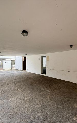 Casa à venda com 491m², 4 quartos e 6 vagas Casa à venda com 491m², 4 quartos e 6 vagasGaragem