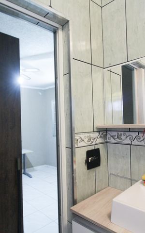 Casa para alugar com 200m², 2 quartos e 2 vagas Casa para alugar com 200m², 2 quartos e 2 vagasBanheiro social