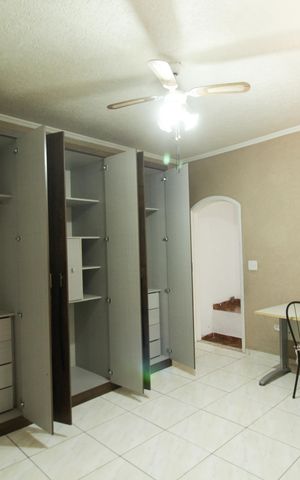 Casa para alugar com 200m², 2 quartos e 2 vagas Casa para alugar com 200m², 2 quartos e 2 vagasQuarto