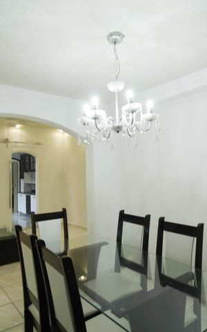 Casa para alugar com 200m², 2 quartos e 2 vagas Casa para alugar com 200m², 2 quartos e 2 vagasSala