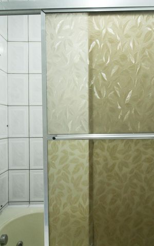 Casa para alugar com 200m², 2 quartos e 2 vagas Casa para alugar com 200m², 2 quartos e 2 vagasBanheiro