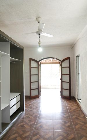 Casa para alugar com 200m², 2 quartos e 2 vagas Casa para alugar com 200m², 2 quartos e 2 vagasSuíte