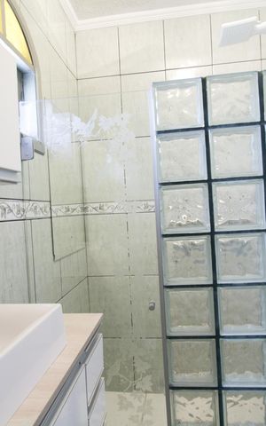 Casa para alugar com 200m², 2 quartos e 2 vagas Casa para alugar com 200m², 2 quartos e 2 vagasBanheiro social