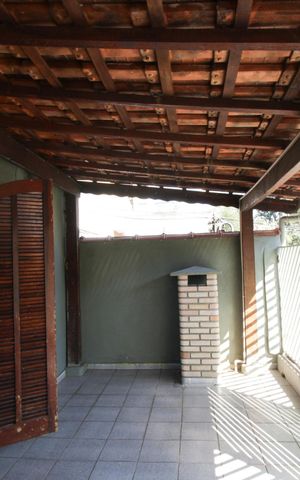 Casa para alugar com 200m², 2 quartos e 2 vagas Casa para alugar com 200m², 2 quartos e 2 vagasVaranda