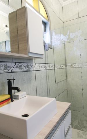Casa para alugar com 200m², 2 quartos e 2 vagas Casa para alugar com 200m², 2 quartos e 2 vagasBanheiro social