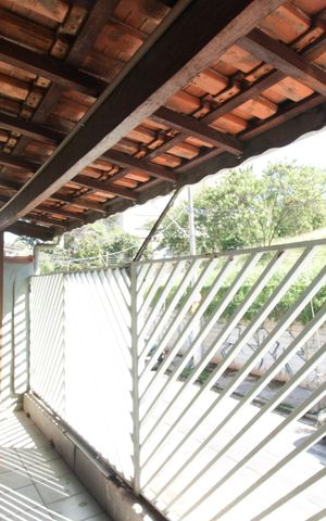 Casa para alugar com 200m², 2 quartos e 2 vagas Casa para alugar com 200m², 2 quartos e 2 vagasVaranda