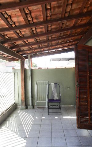 Casa para alugar com 200m², 2 quartos e 2 vagas Casa para alugar com 200m², 2 quartos e 2 vagasVaranda