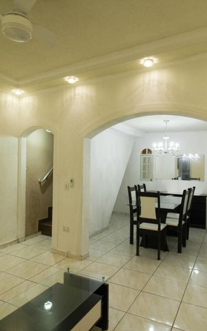 Casa para alugar com 200m², 2 quartos e 2 vagas Casa para alugar com 200m², 2 quartos e 2 vagasSala
