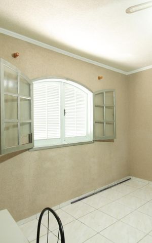 Casa para alugar com 200m², 2 quartos e 2 vagas Casa para alugar com 200m², 2 quartos e 2 vagasQuarto