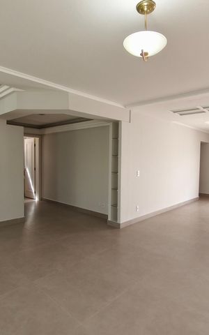 Casa de condomínio à venda com 334m², 4 quartos e 4 vagas Casa de condomínio à venda com 334m², 4 quartos e 4 vagasSala de Estar