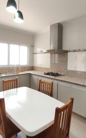 Casa de condomínio à venda com 334m², 4 quartos e 4 vagas Casa de condomínio à venda com 334m², 4 quartos e 4 vagasCozinha