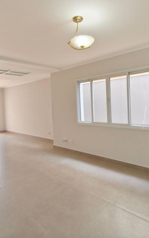 Casa de condomínio à venda com 334m², 4 quartos e 4 vagas Casa de condomínio à venda com 334m², 4 quartos e 4 vagasSala de Jantar
