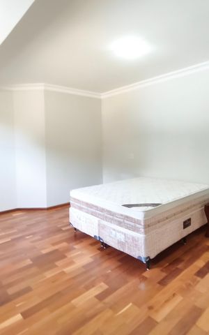 Casa de condomínio à venda com 334m², 4 quartos e 4 vagas Casa de condomínio à venda com 334m², 4 quartos e 4 vagasSuíte