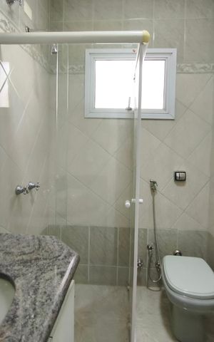 Casa de condomínio à venda com 334m², 4 quartos e 4 vagas Casa de condomínio à venda com 334m², 4 quartos e 4 vagasBanheiro da Suíte 2