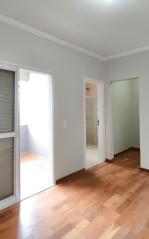 Casa de condomínio à venda com 334m², 4 quartos e 4 vagas Casa de condomínio à venda com 334m², 4 quartos e 4 vagasSuíte 3