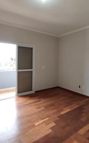Casa de condomínio à venda com 334m², 4 quartos e 4 vagas Casa de condomínio à venda com 334m², 4 quartos e 4 vagasSuíte 2