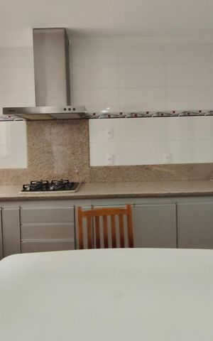 Casa de condomínio à venda com 334m², 4 quartos e 4 vagas Casa de condomínio à venda com 334m², 4 quartos e 4 vagasCozinha