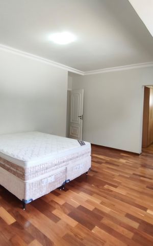 Casa de condomínio à venda com 334m², 4 quartos e 4 vagas Casa de condomínio à venda com 334m², 4 quartos e 4 vagasSuíte
