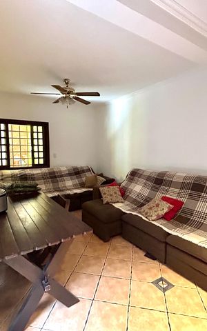 Casa à venda com 194m², 3 quartos e 2 vagas Casa à venda com 194m², 3 quartos e 2 vagasSala