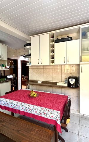 Casa à venda com 194m², 3 quartos e 2 vagas Casa à venda com 194m², 3 quartos e 2 vagasCozinha