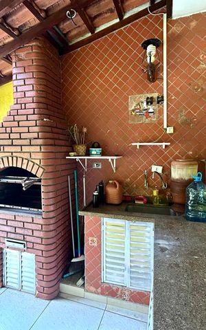 Casa à venda com 194m², 3 quartos e 2 vagas Casa à venda com 194m², 3 quartos e 2 vagasQuintal Churrasqueira