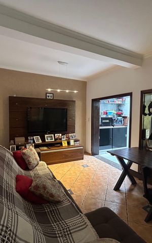 Casa à venda com 194m², 3 quartos e 2 vagas Casa à venda com 194m², 3 quartos e 2 vagasSala
