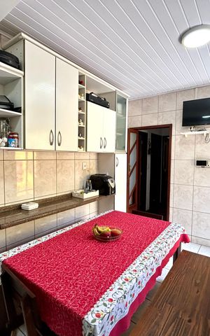 Casa à venda com 194m², 3 quartos e 2 vagas Casa à venda com 194m², 3 quartos e 2 vagasCozinha