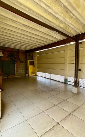 Casa à venda com 194m², 3 quartos e 2 vagas Casa à venda com 194m², 3 quartos e 2 vagasGaragem