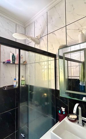 Casa à venda com 194m², 3 quartos e 2 vagas Casa à venda com 194m², 3 quartos e 2 vagasBanheiro 1
