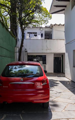 Casa à venda com 750m², 5 quartos e 4 vagas Casa à venda com 750m², 5 quartos e 4 vagasGaragem