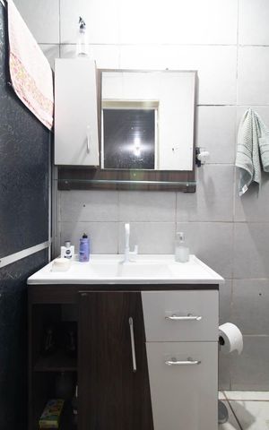 Casa à venda com 64m², 2 quartos e 4 vagasBanheiro  - Casa 1