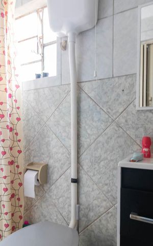 Casa à venda com 64m², 2 quartos e 4 vagasBanheiro - Casa 2