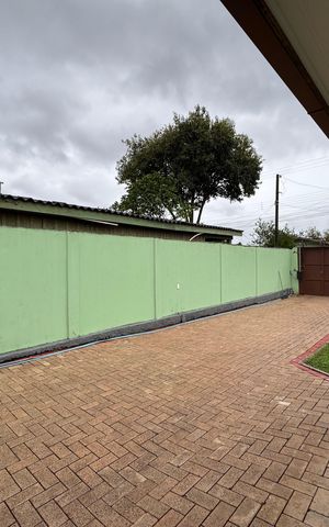 Casa à venda com 120m², 2 quartos e 2 vagas Casa à venda com 120m², 2 quartos e 2 vagasÁrea comum