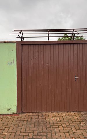 Casa à venda com 120m², 2 quartos e 2 vagas Casa à venda com 120m², 2 quartos e 2 vagasFachada