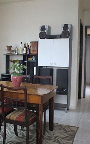 Casa à venda com 180m², 3 quartos e 2 vagas Casa à venda com 180m², 3 quartos e 2 vagasSala