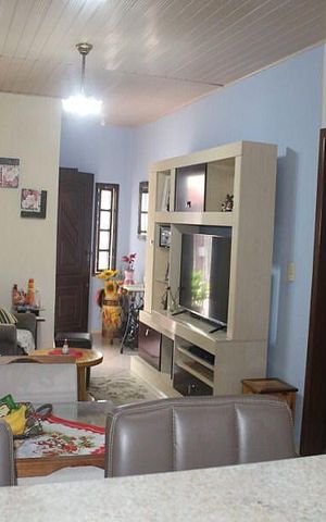 Casa à venda com 180m², 3 quartos e 2 vagas Casa à venda com 180m², 3 quartos e 2 vagasSala