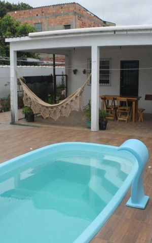 Casa à venda com 180m², 3 quartos e 2 vagas Casa à venda com 180m², 3 quartos e 2 vagasPiscina