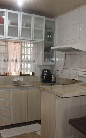 Casa à venda com 180m², 3 quartos e 2 vagas Casa à venda com 180m², 3 quartos e 2 vagasCozinha