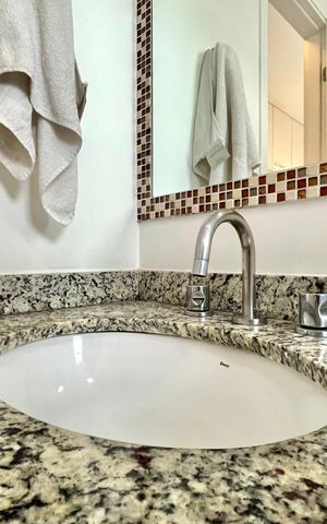 Apartamento à venda com 108m², 3 quartos e 2 vagas Apartamento à venda com 108m², 3 quartos e 2 vagasBanheiro da Suíte